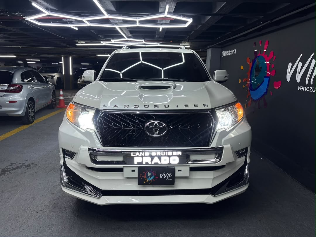 Toyota Prado VX 70 Aniversario Dubai - Año 2023 miniatura 3