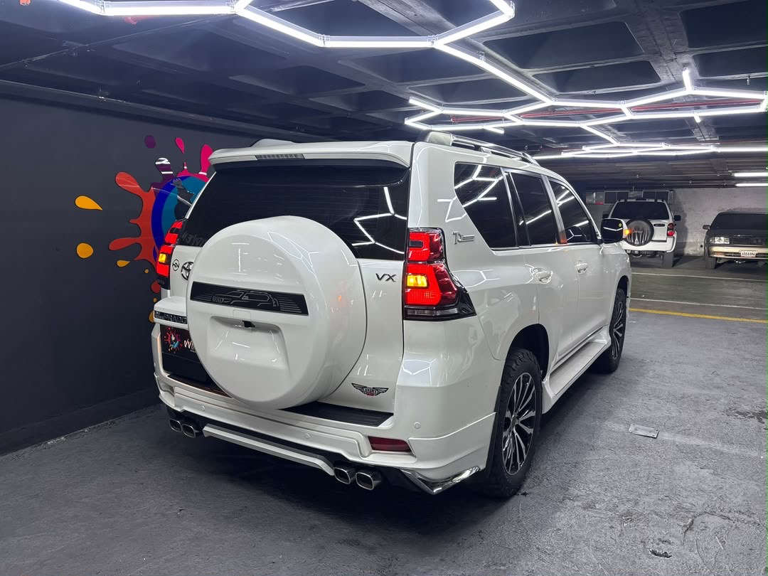 Toyota Prado VX 70 Aniversario Dubai - Año 2023 miniatura 5