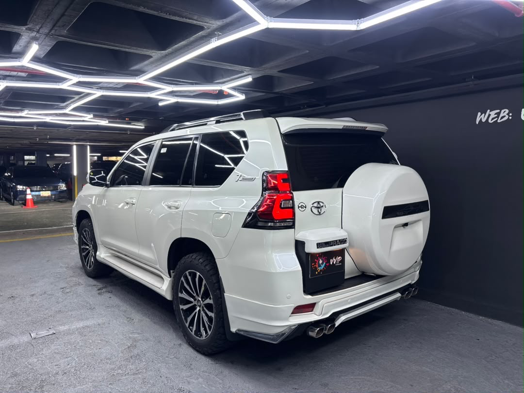 Toyota Prado VX 70 Aniversario Dubai - Año 2023 miniatura 6