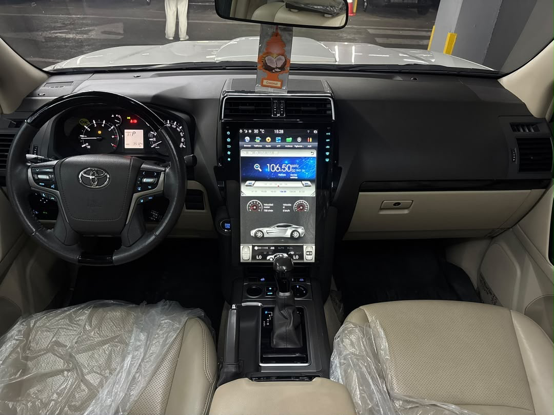 Toyota Prado VX 70 Aniversario Dubai - Año 2023 miniatura 9