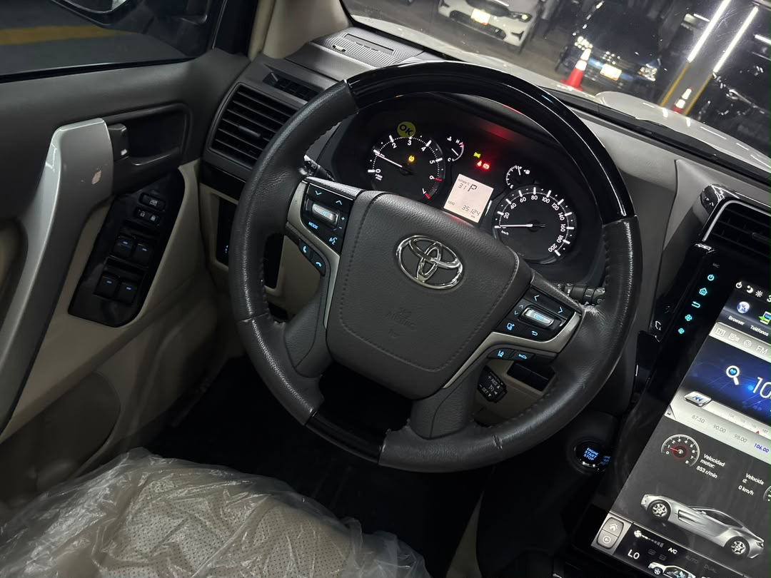 Toyota Prado VX 70 Aniversario Dubai - Año 2023 miniatura 10