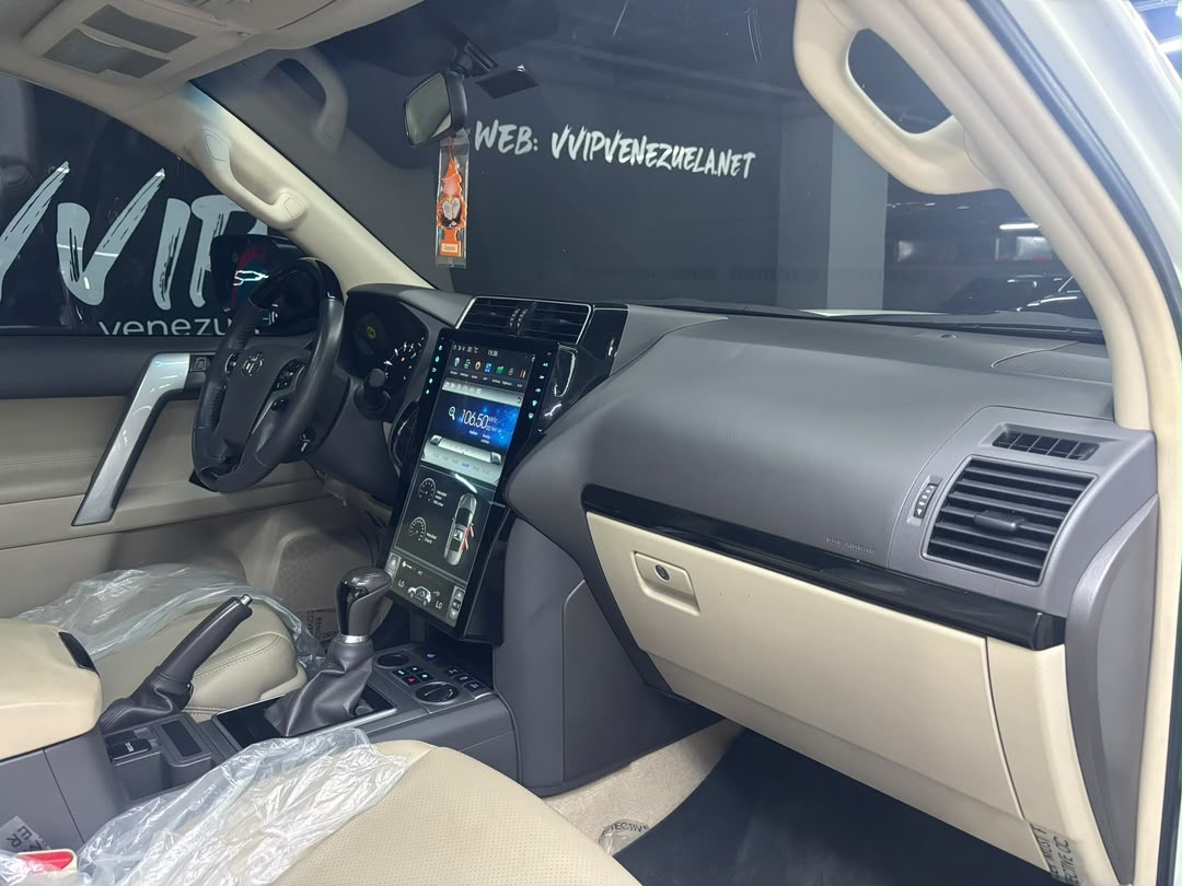 Toyota Prado VX 70 Aniversario Dubai - Año 2023 miniatura 12