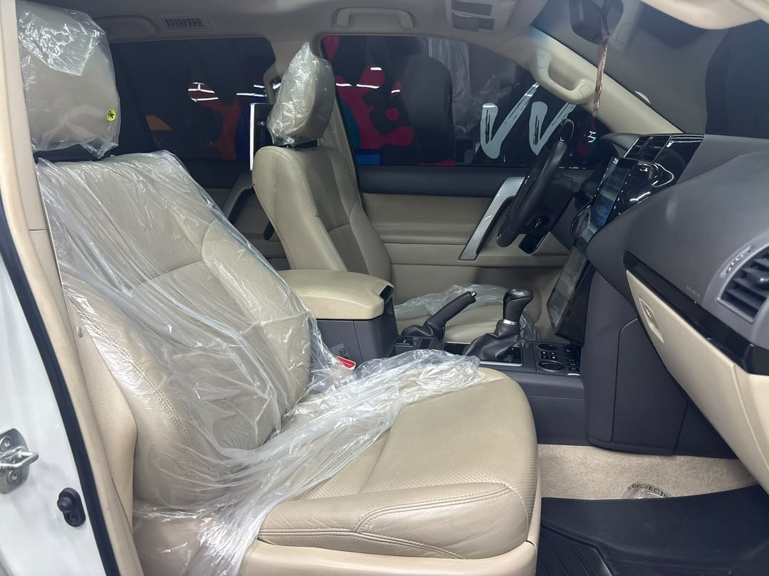 Toyota Prado VX 70 Aniversario Dubai - Año 2023 miniatura 13
