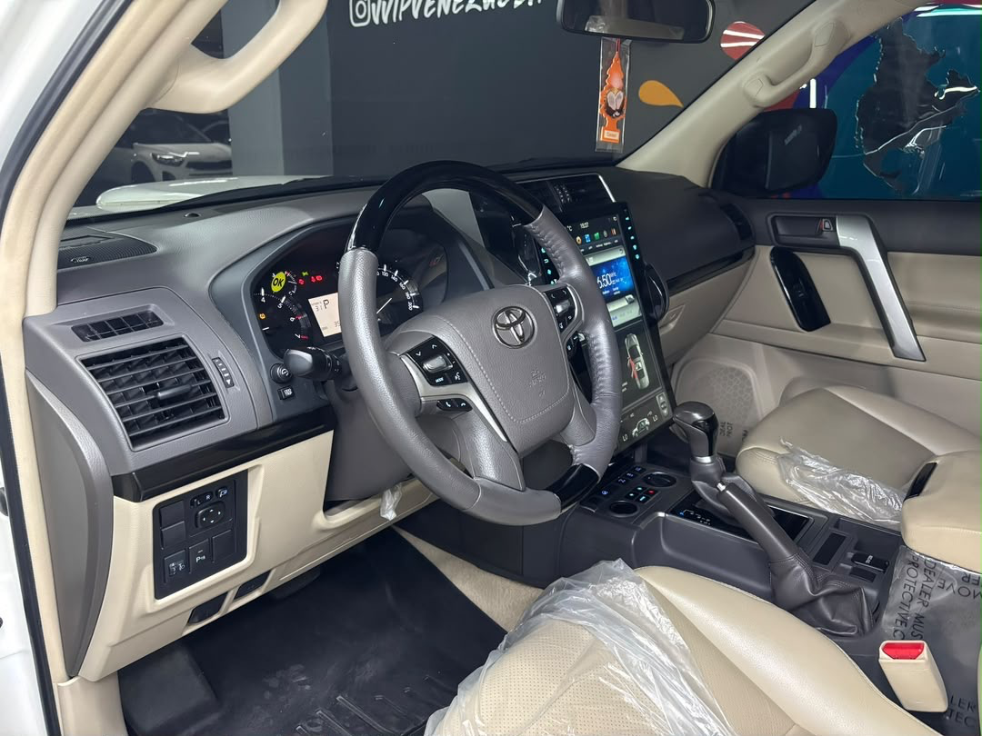Toyota Prado VX 70 Aniversario Dubai - Año 2023 miniatura 15