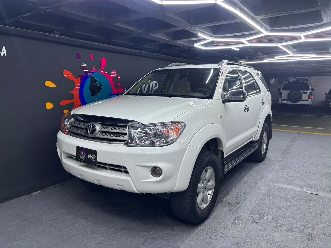 Toyota Fortuner - Año 2011 miniatura 2