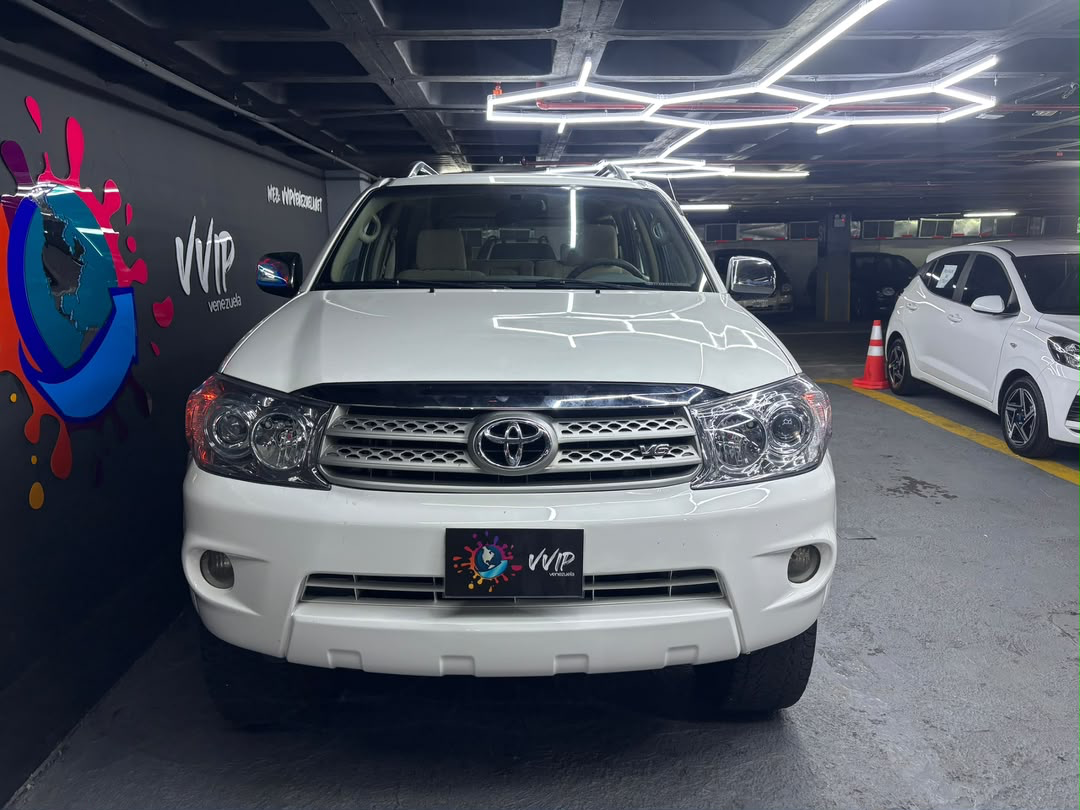 Toyota Fortuner - Año 2011 miniatura 3