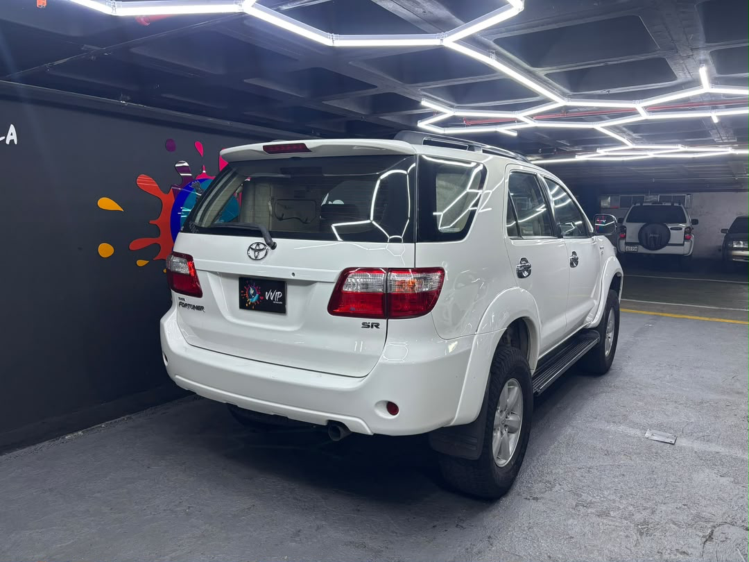 Toyota Fortuner - Año 2011 miniatura 5