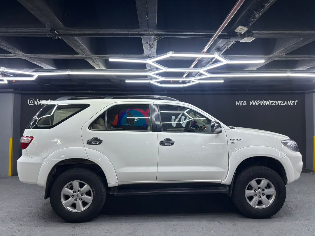 Toyota Fortuner - Año 2011 miniatura 7