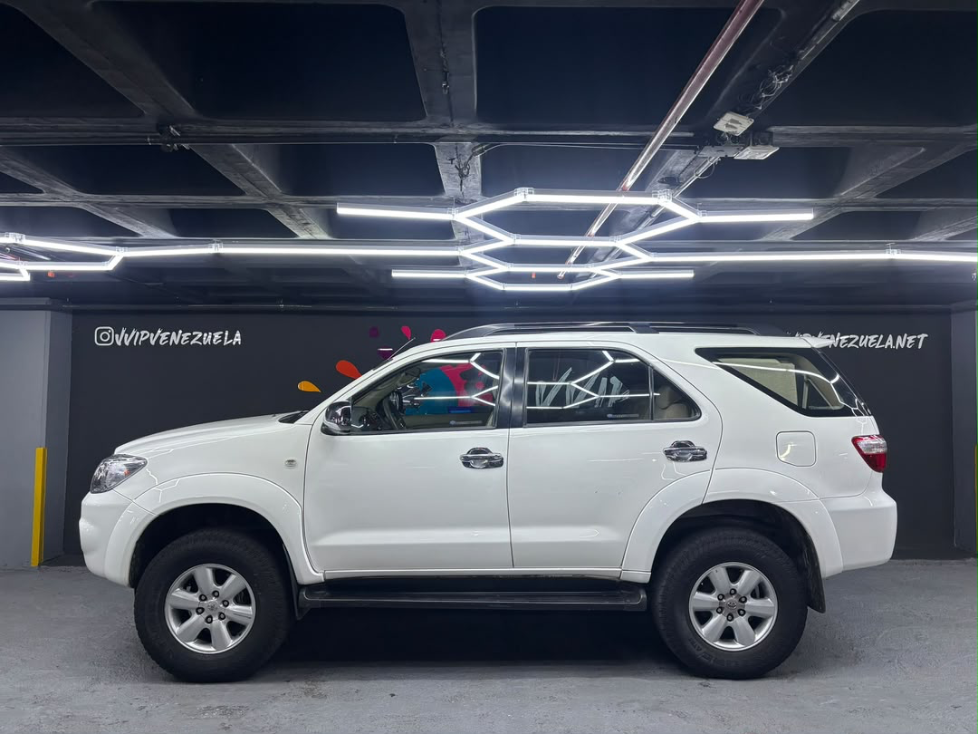 Toyota Fortuner - Año 2011 miniatura 8