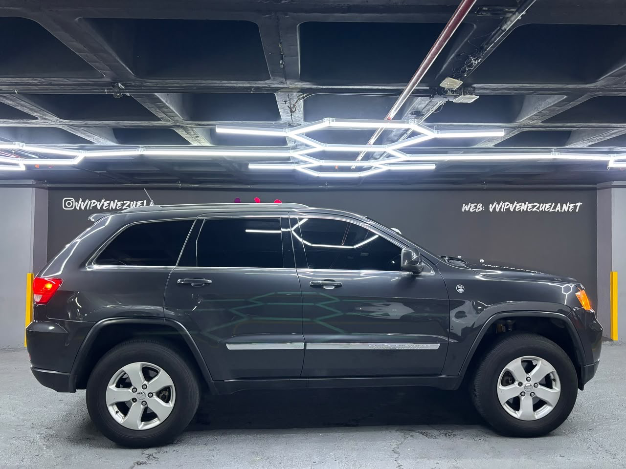 Jeep Grand Cherokee Laredo - Año 2011 miniatura 7