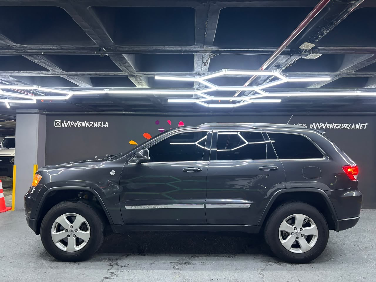 Jeep Grand Cherokee Laredo - Año 2011 miniatura 8