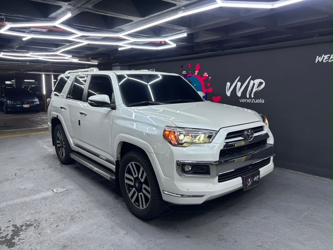 Toyota 4Runner Limited - Año 2024 miniatura 2