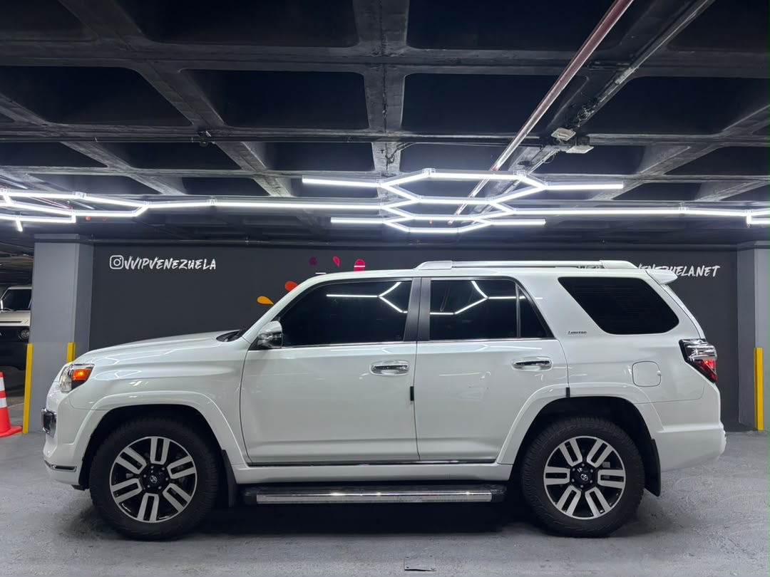 Toyota 4Runner Limited - Año 2024 miniatura 4