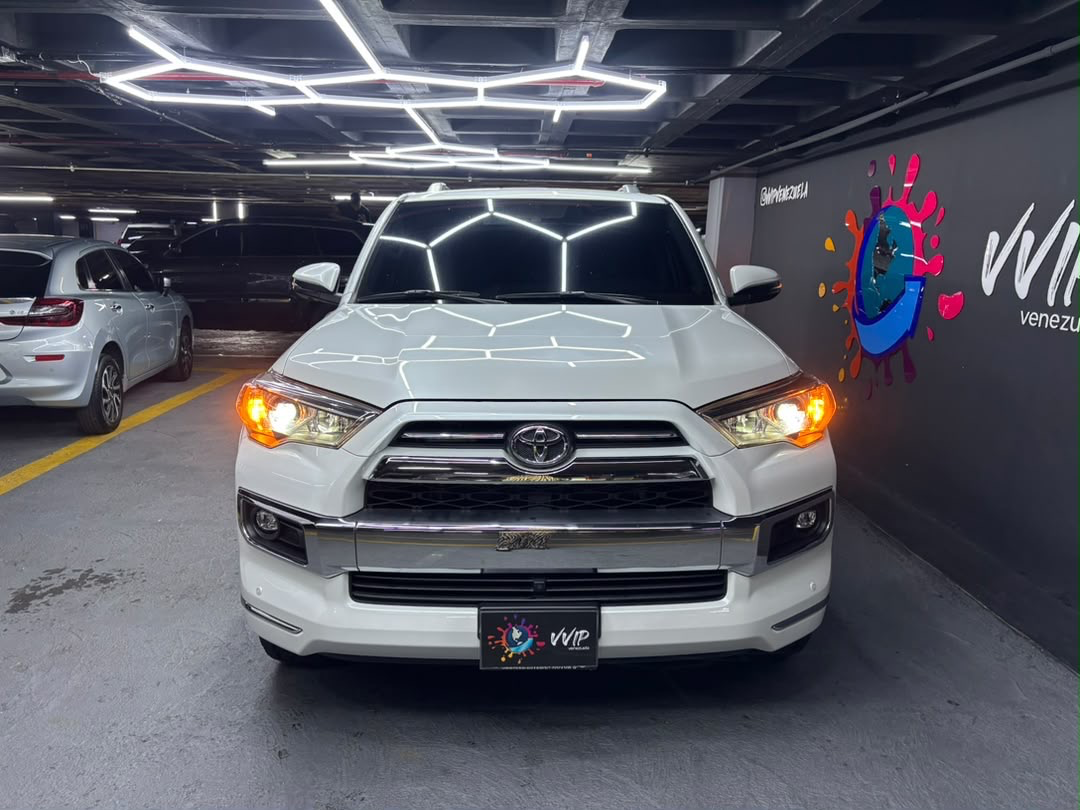 Toyota 4Runner Limited - Año 2024 miniatura 5