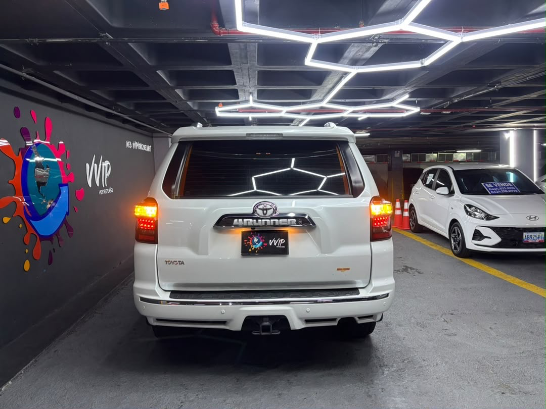 Toyota 4Runner Limited - Año 2024 miniatura 6