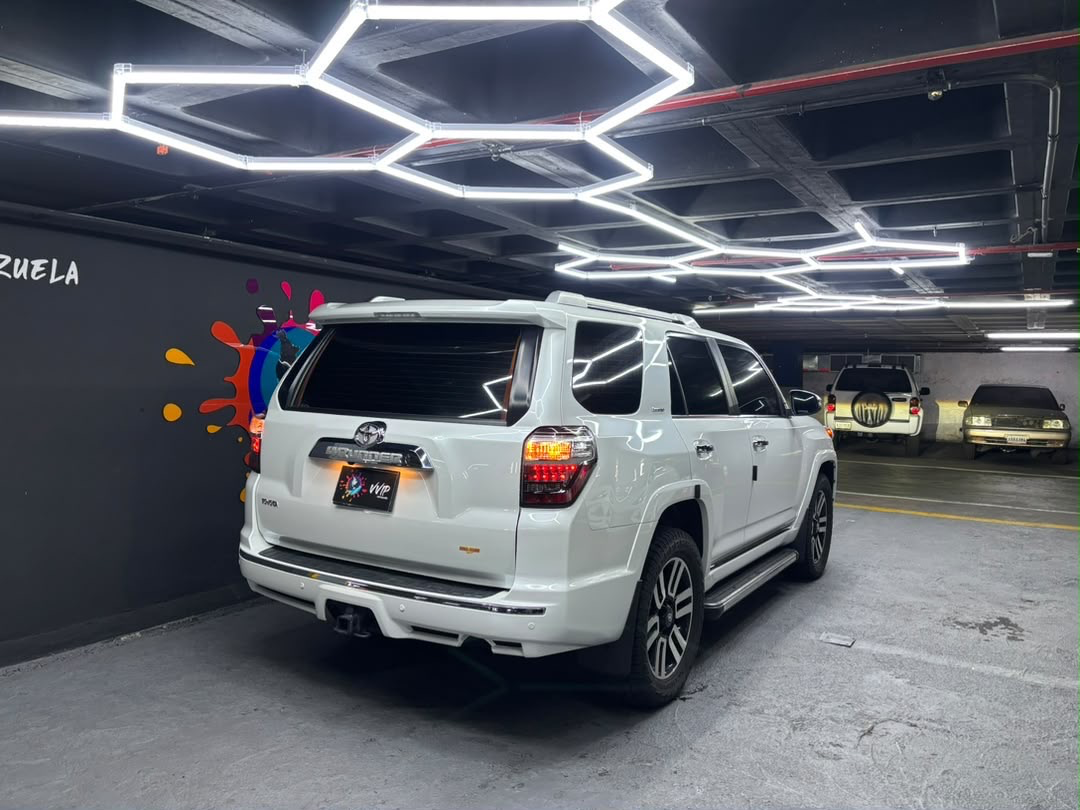 Toyota 4Runner Limited - Año 2024 miniatura 7