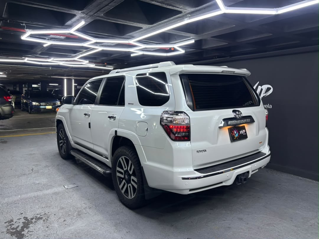 Toyota 4Runner Limited - Año 2024 miniatura 8