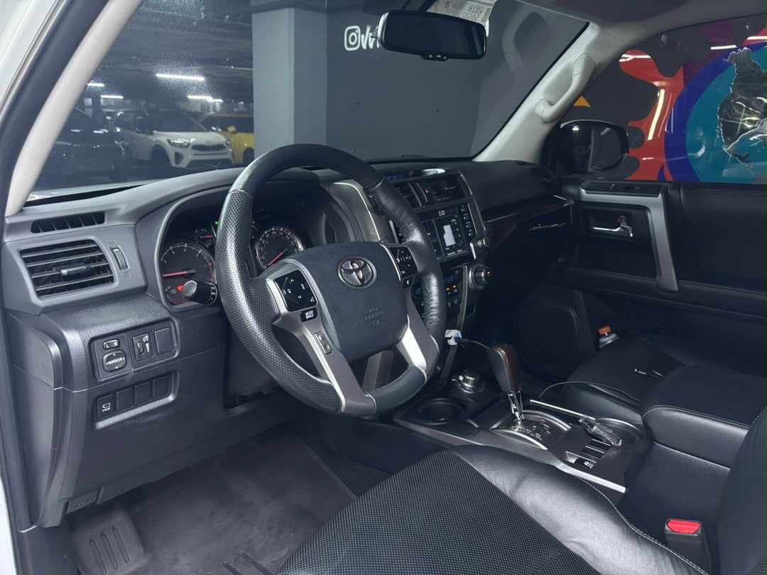 Toyota 4Runner Limited - Año 2024 miniatura 9