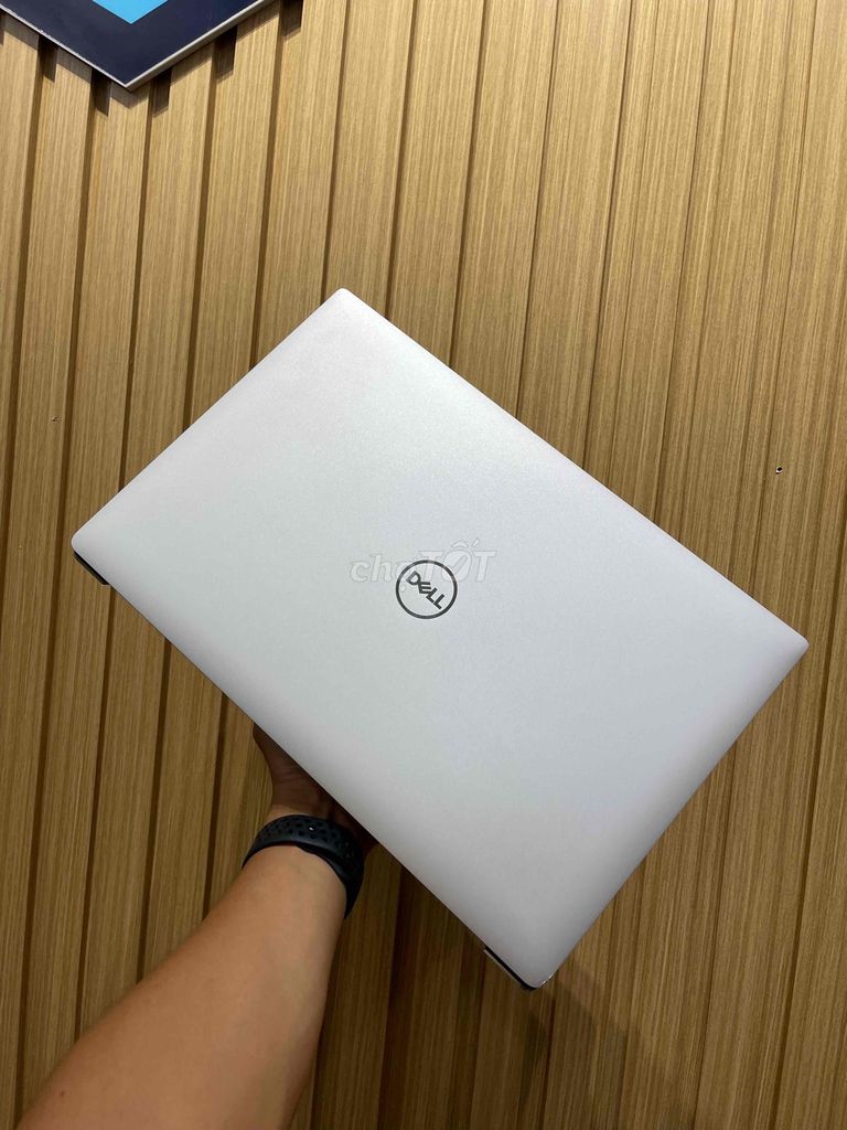 Dell Xps 15 i9 8950HK 32G 1TB 1050Ti UHD 4K Touch
