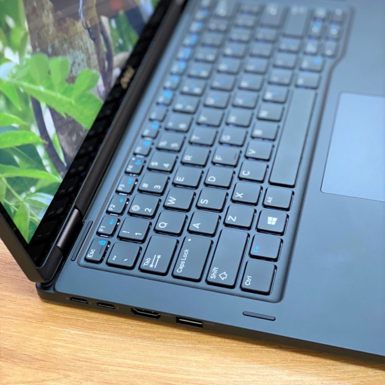 Dell Latitude 7390 Core i7 8650U RAM 8GB SSD 256GB i7 8665U/intel UHD /8GB /512GB /13.3" FHD Dell Latitude 7390 Core i7 8650U RAM 8GB SSD 256GB i7 8665U/intel UHD /8GB /512GB /13.3" FHD