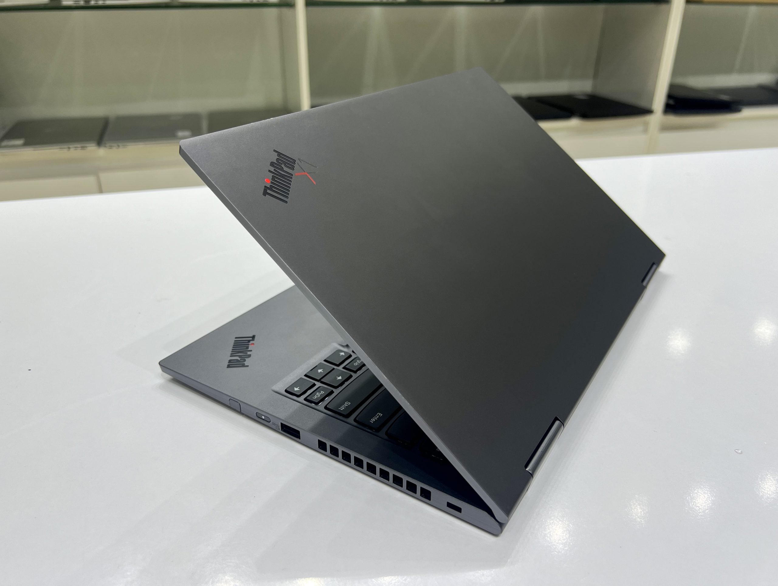 Lenovo Thinkpad X1 Yoga Gen 4
