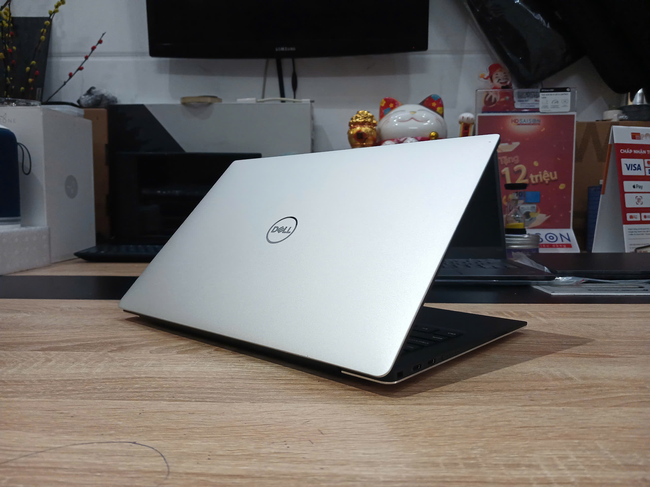 Dell XPS 9370 Core i5 8250U/ 8GB/ 256GB/ 13 inch FHD Dell XPS 9370 Core i5 8250U/ 8GB/ 256GB/ 13 inch FHD