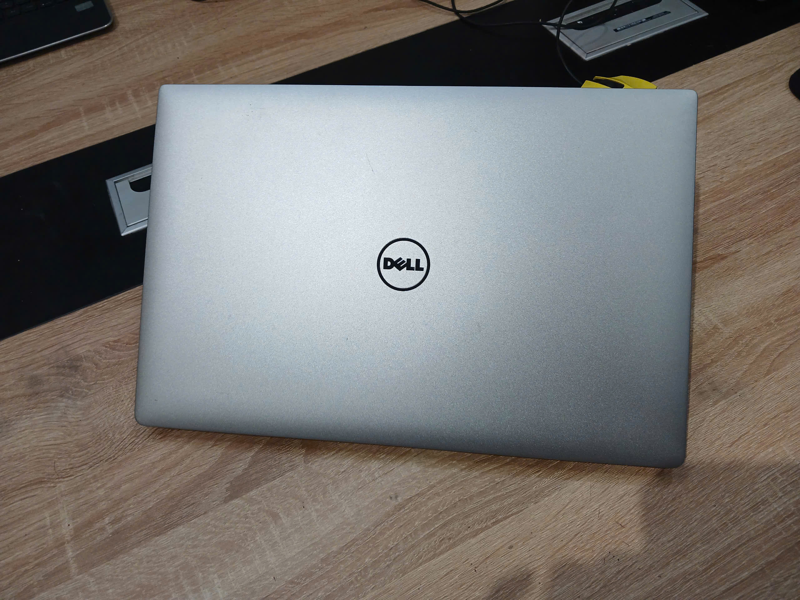 DELL XPS 9560 i7 7700HQ 16G 512G GTX 1050,15.6FHD