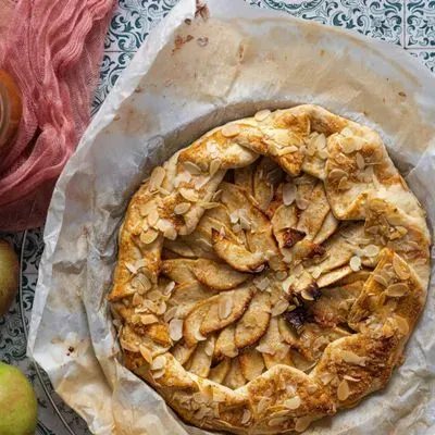 un zoom sur une tarte aux pommes