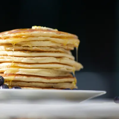 une pile de pancakes