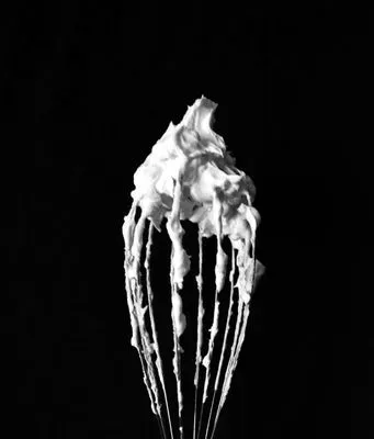 un fouet avec du mascarpone fouetté dessus