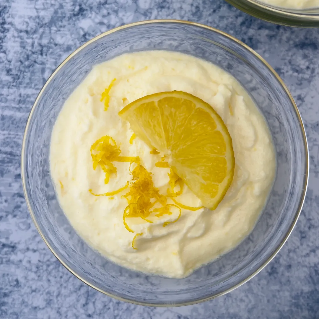 des mousses au citron et mascarpone dans des verrines