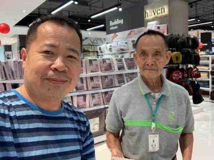 Kisah Haru Mantan CEO yang Kini Menjadi Sales di Mall