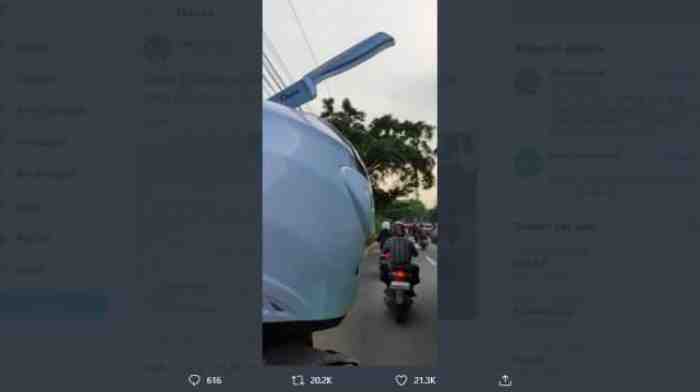 Ngeri, Driver Ojol Satu ini Pasang Benda Anti Mainstream di Helmya