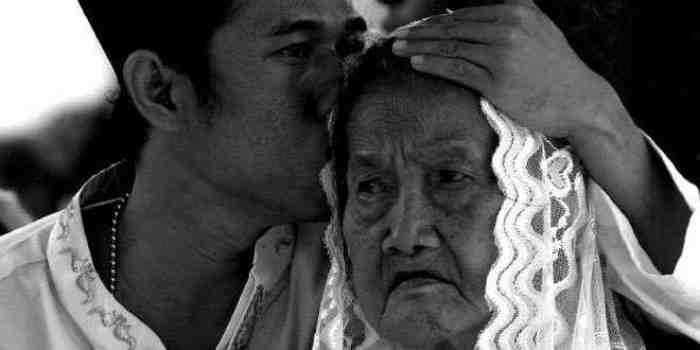 Saat Ibumu Meminjam Uang Kepadamu 