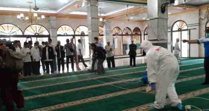 3 Orang Positif Corona, 300 Jamaah Terpaksa Dikarantina di Masjid Jakbar