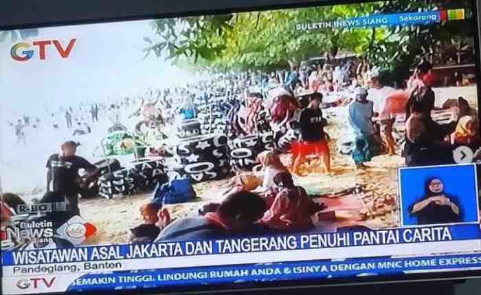 Tak Peduli Corona, Wisatawan Jakarta Penuhi Pantai Carita Banten 