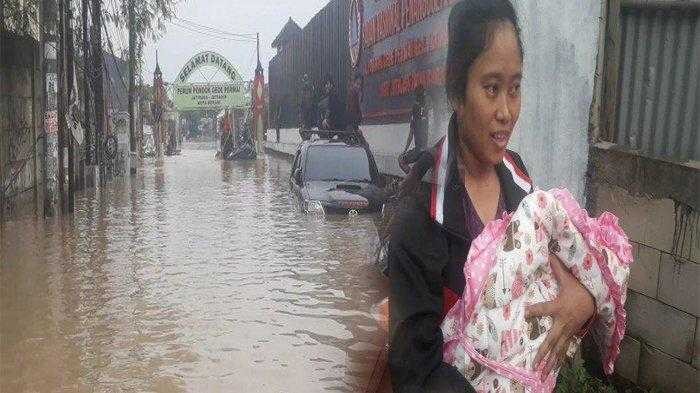 Seorang Bayi 4 Hari Terjebak Banjir, Tim SAR Selamatkan Menggunakan Baskom