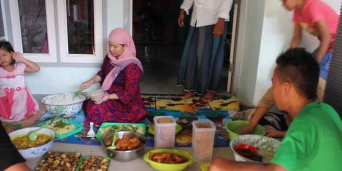 Mitos Liwetan Untuk Melindungi Ibu Hamil Saat Ada Gerhana Mitos Liwetan Untuk Melindungi Ibu Hamil Saat Ada Gerhana