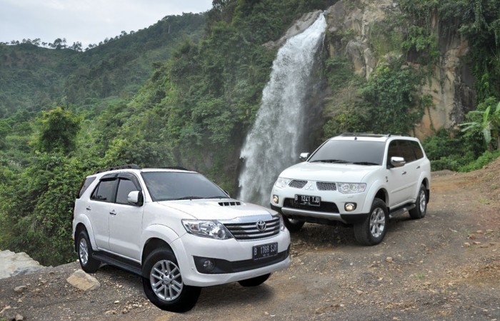 Perbandingan Toyota Fortuner VS Mitsubishi Pajero Sport 