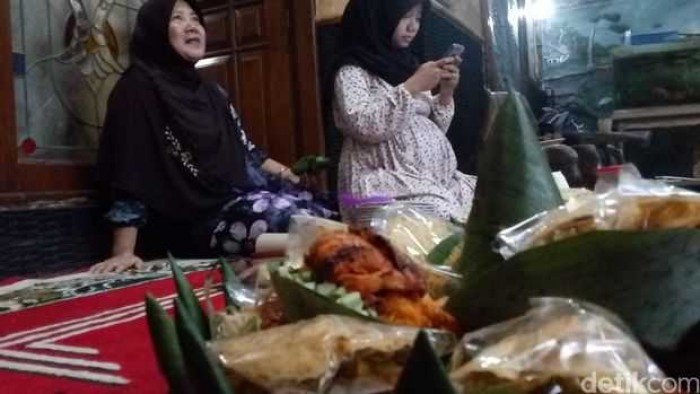 Mitos Liwetan Untuk Melindungi Ibu Hamil Saat Ada Gerhana Mitos Liwetan Untuk Melindungi Ibu Hamil Saat Ada Gerhana