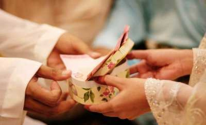 Nafkah itu HAK Istri, Jangan Malah Bilang “Bisanya Cuma Ngabisin Duit Aja”