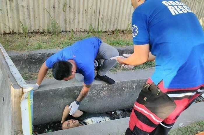 Pria ini Tergeletak di Selokan Dikira Korban Pembunuhan Ternyata ini yang Dilakukan