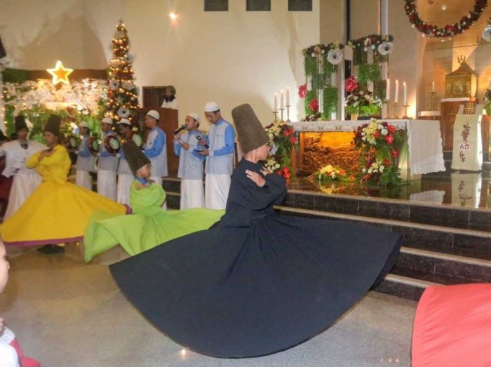 Penari Sufi Ikut Meriahkan Natal di Gereja Santo Vincentius Malang