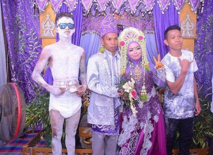 7 Kejadian Kocak yang Terjadi di Resepsi Pernikahan 