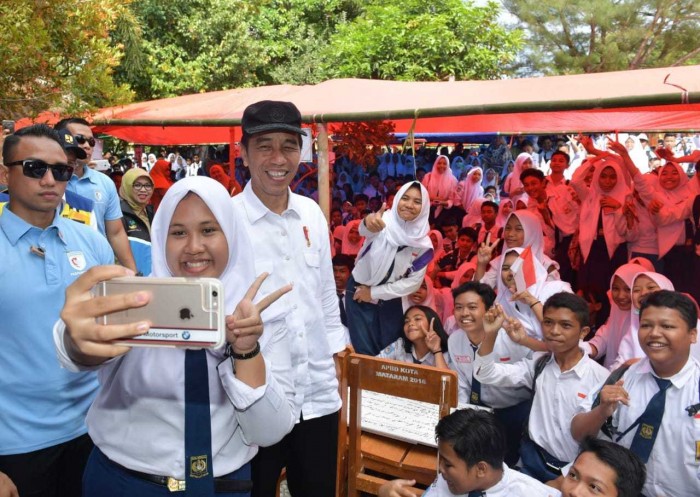 Tekan Angka Stunting, Jokowi Minta Agar Sekolah Beri Susu, Telur, dan Kacang Hijau