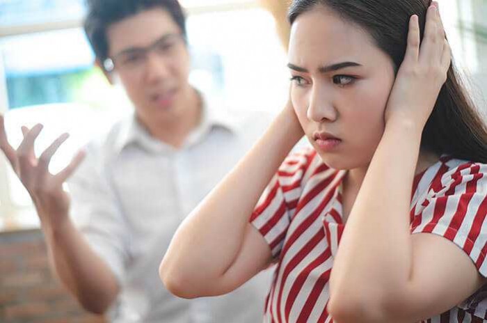 Tips Meluluhkan Hati Pasangan yang Over Protektif Dalam Rumah Tangga