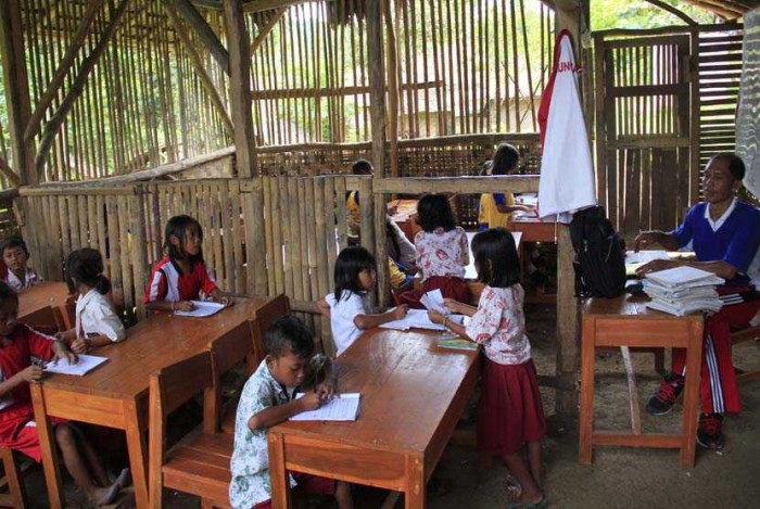 Jauh Dari Kesejahteraan ini Kisah Pilu Guru Honorer di Hari Guru Nasional