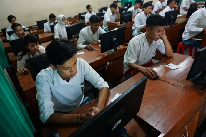 Download Soal Bahasa Inggris Kelas 10 SMA Semester 1 dan Semester 2