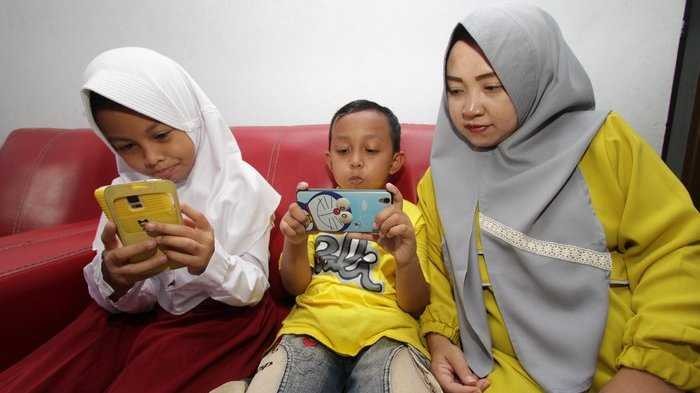 Parah, Begini Jika Anak Plus Mamanya Kecanduan Gadget