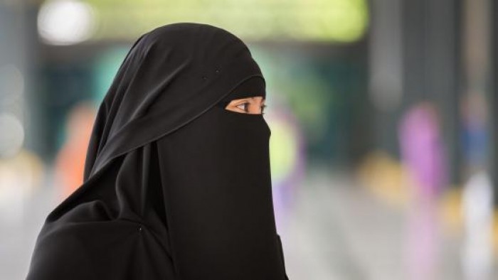 Perbedaan Jilbab, Mantilla, Kerudung Suster, dan Variasi Lainnya Perbedaan Jilbab, Mantilla, Kerudung Suster, dan Variasi Lainnya